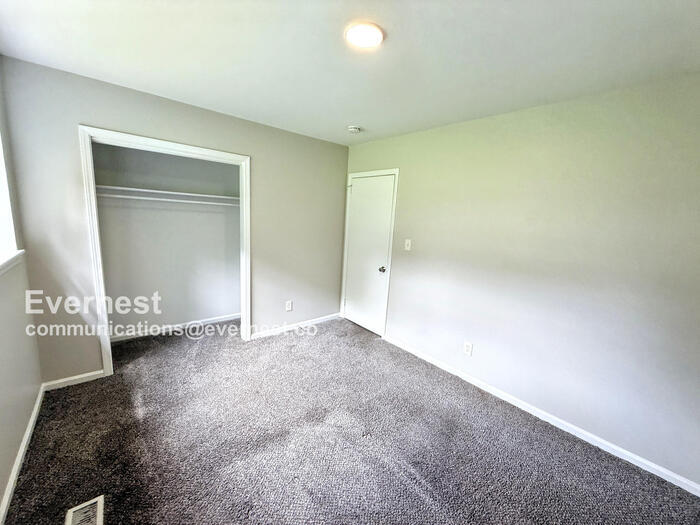 Building Photo - 900 Von Dale Dr