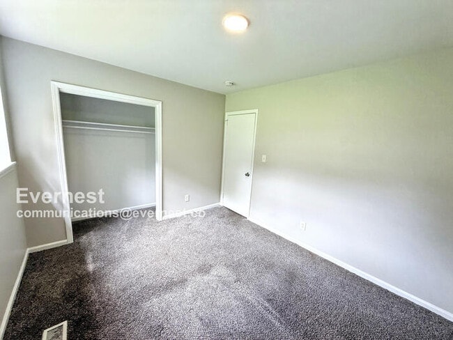 Building Photo - 900 Von Dale Dr