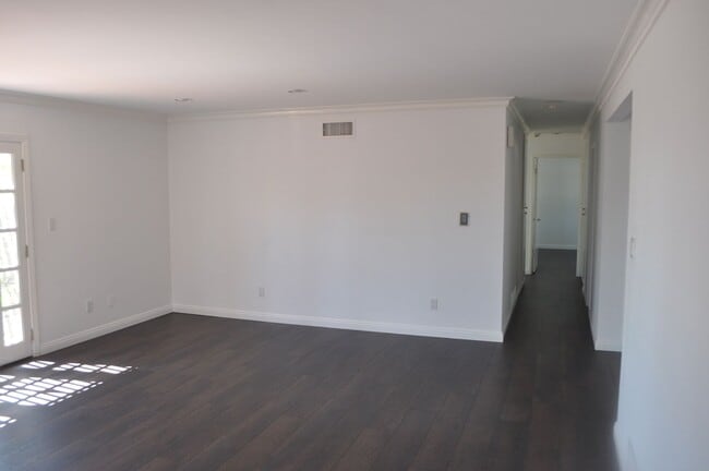Building Photo - Serra Mesa  SFH Detached “4BR/2.5BA + offi...