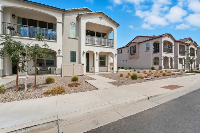 Building Photo - Like Brand New Luxurious Modern 3 Bedroom 2 Bath Townhome in Warner Meadow – Rare Rental Opportun...