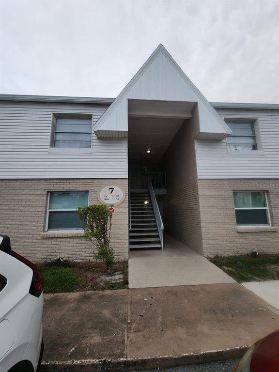 Primary Photo - 7210 N Manhattan Ave