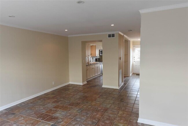 Building Photo - 471 Bendwood Dr