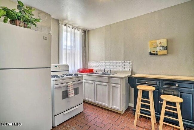 Building Photo - 505 W Missouri Ave