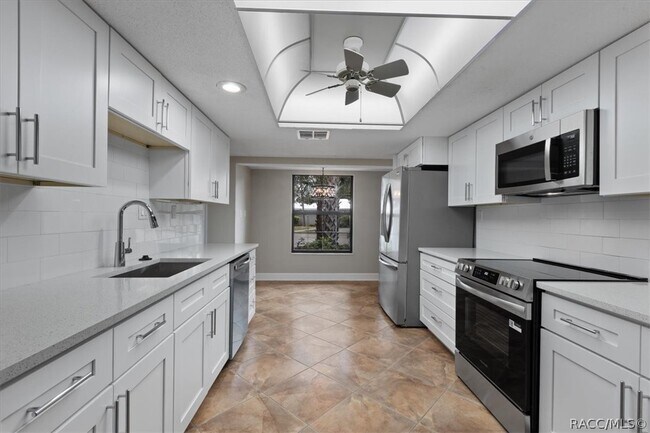 Building Photo - 11310 W Bayshore Dr