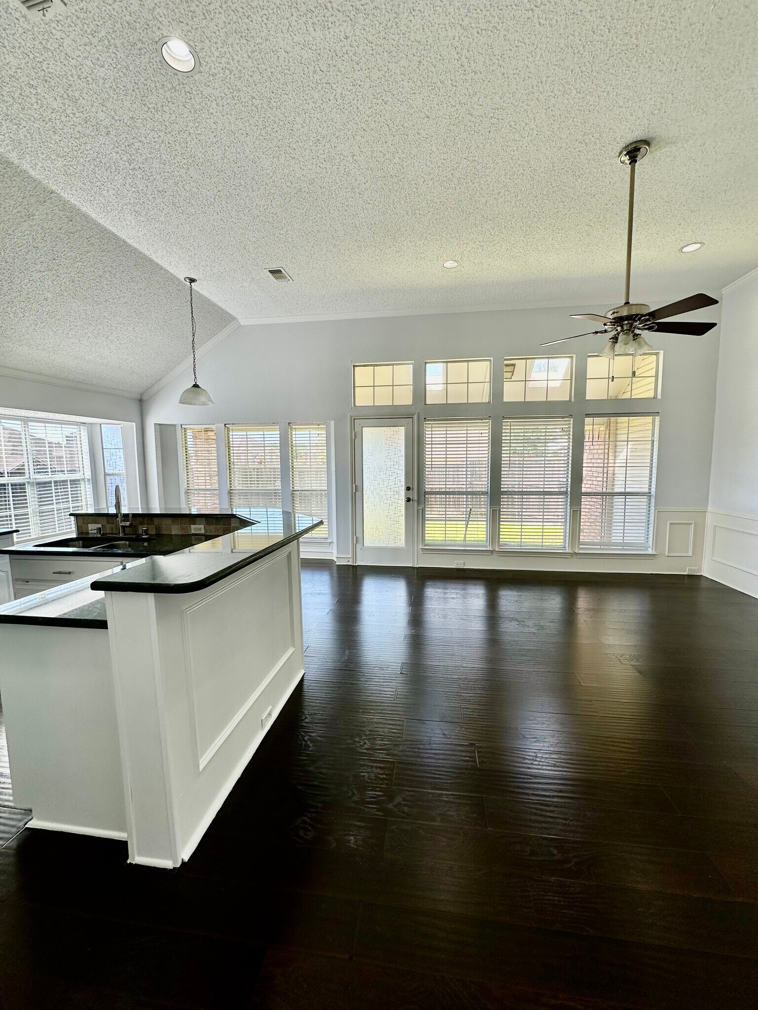 Building Photo - 1301 Royal Palm Ln