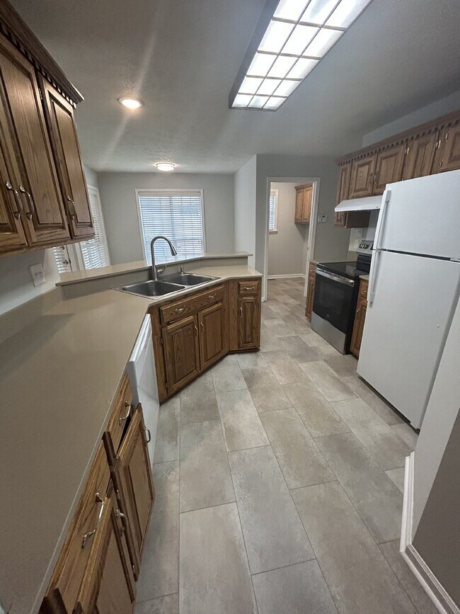 Building Photo - 158 Pennington Pl