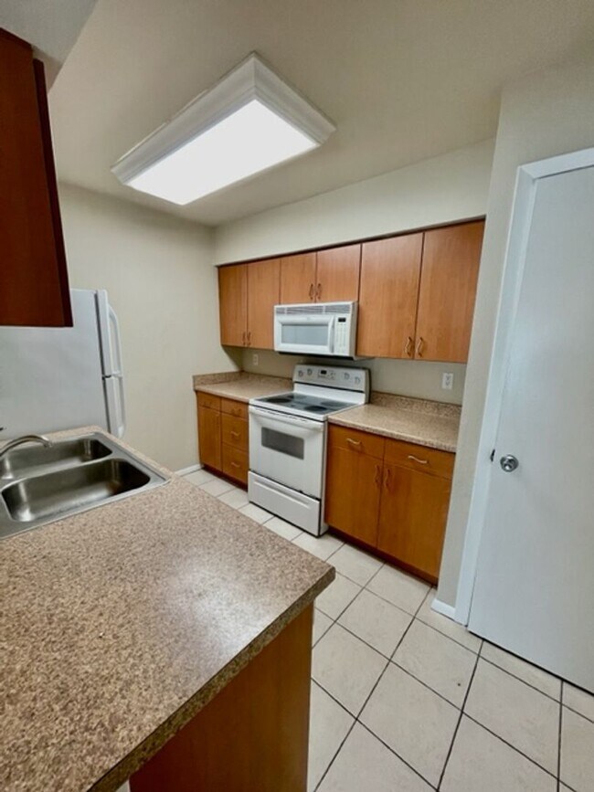 Building Photo - 1500 Lake Shore Dr