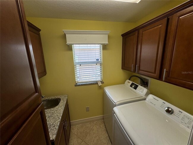 Building Photo - 2272 Vassar Ln