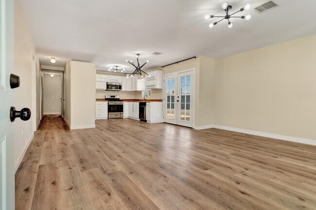 Building Photo - 458 W Bon Air Dr