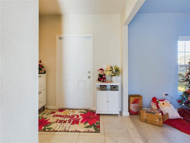 Building Photo - 1424 Feather Ln