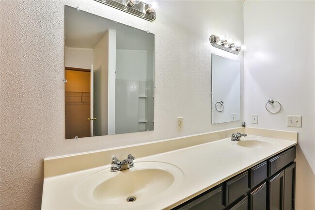 Building Photo - 140 Blessing Ln