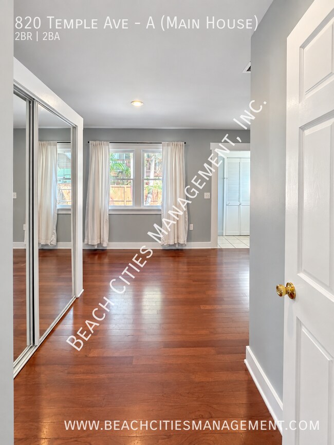 Building Photo - 820 Temple Ave