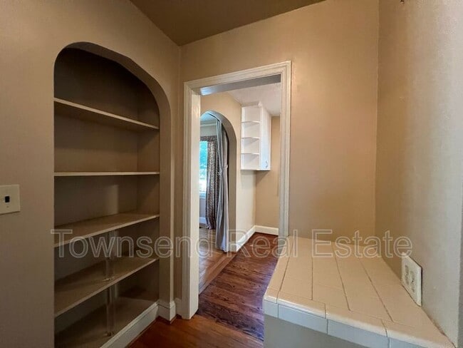 Building Photo - 211 Ellington St