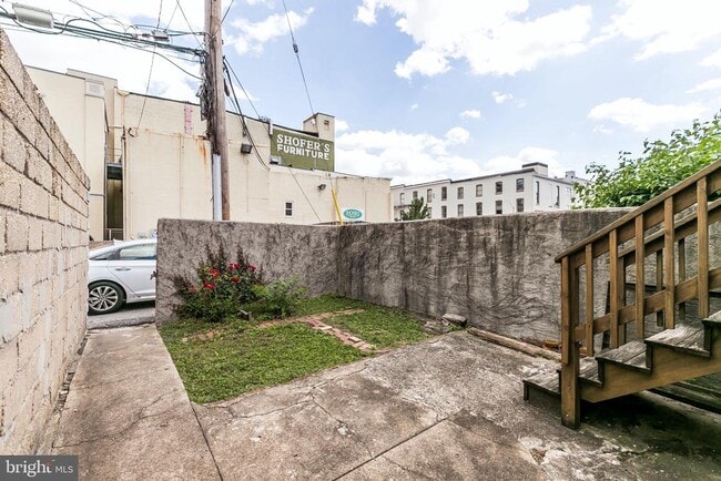 Building Photo - 931 S Hanover St
