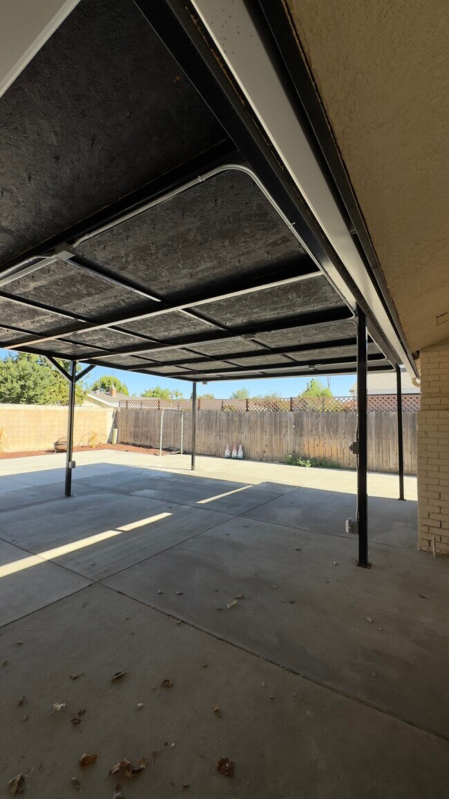 Building Photo - 6552 N Augusta St