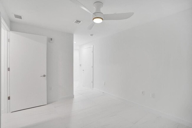 Building Photo - 900 N Ocean Blvd