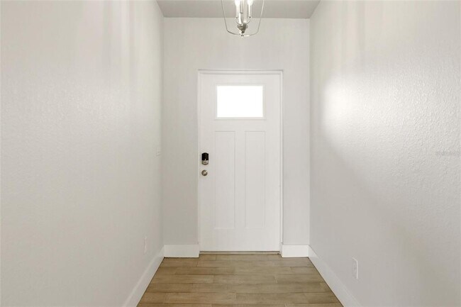 Building Photo - 870 Columbia St