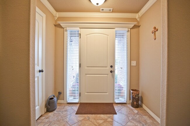 Building Photo - ***1804 SW Sequoia***