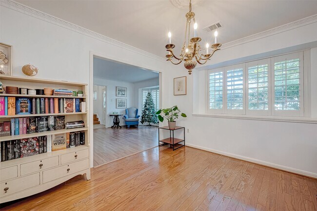 Building Photo - 1619 Crystal Hills Dr
