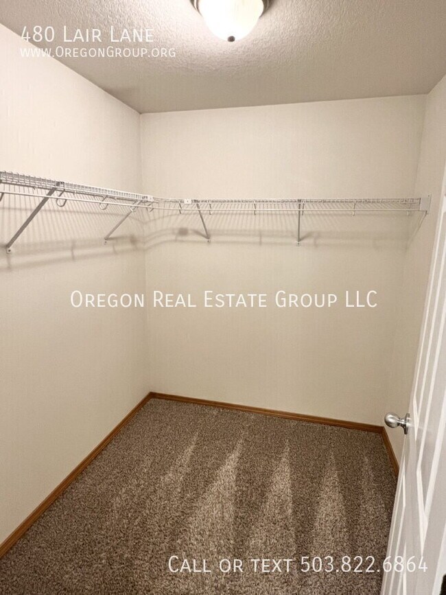 Building Photo - 480 Lair Ln