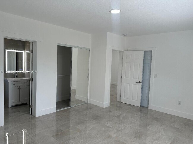 Building Photo - 7115 Rue Granville