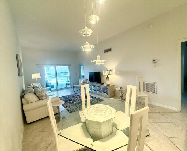 Building Photo - 6000 N Ocean Blvd