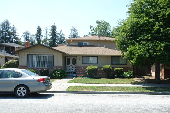 Building Photo - 3670 Greenlee Dr