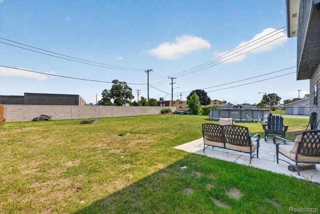 Building Photo - 25760 Groveland St