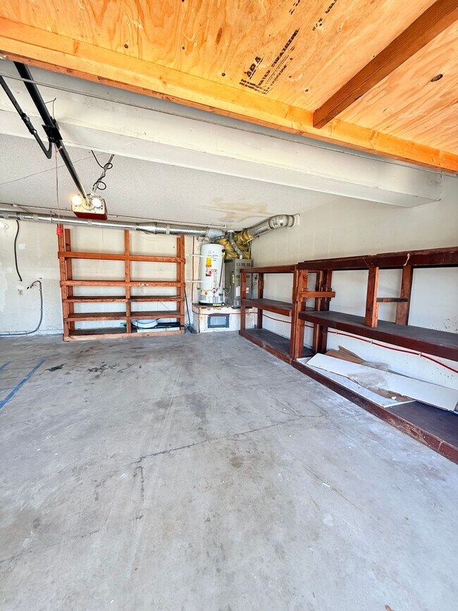 Building Photo - 3Bed/3Bath House Plus Office in South Torr...