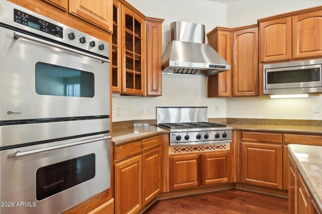 Building Photo - 8451 E High Point Dr