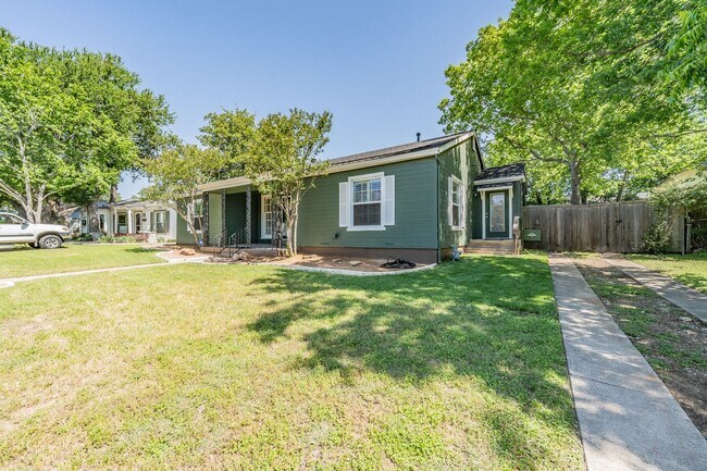 Building Photo - 2157 W Lotus Ave