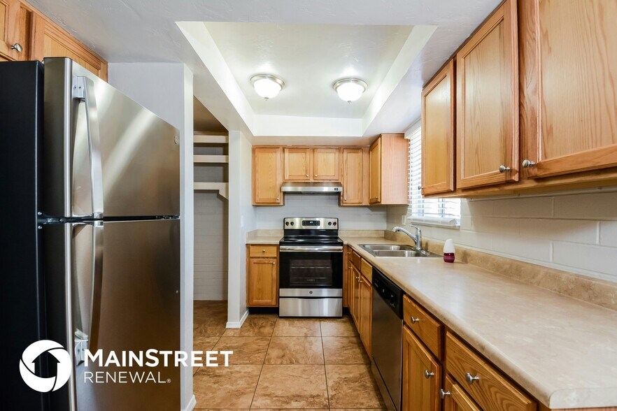 Building Photo - 7627 E 42nd St