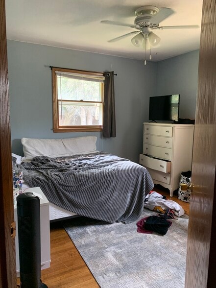 Bedroom 2 - 383 Queenan Ave S