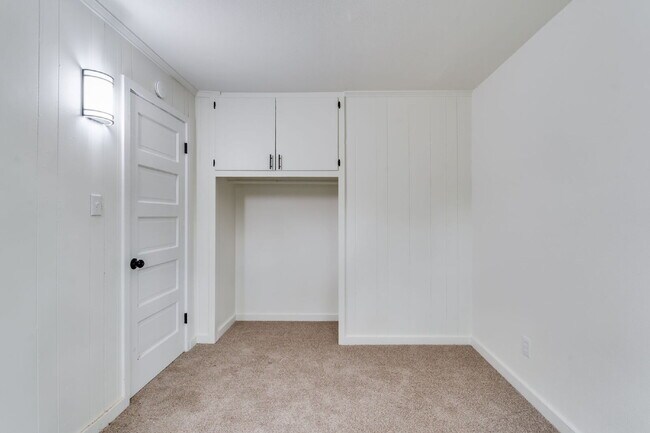 Building Photo - 4309 E Lincoln St