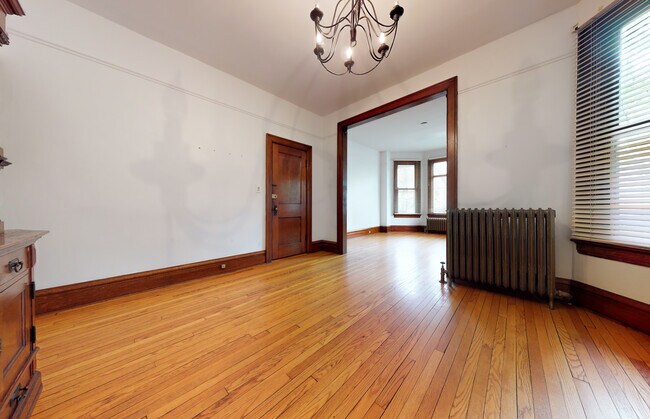 Building Photo - 1127 W George St