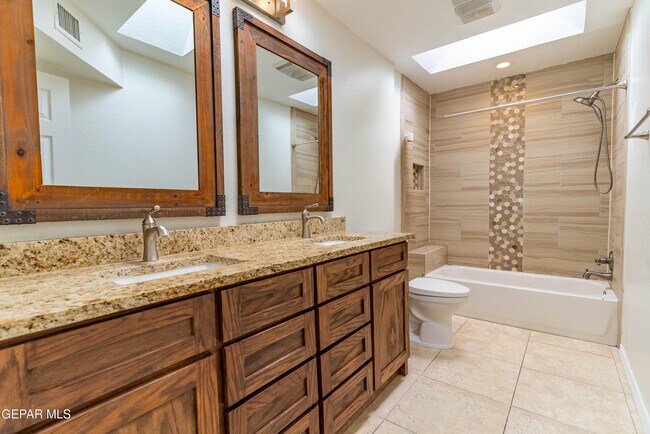 Building Photo - 7033 San Marino Dr