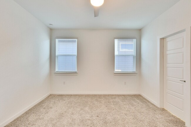 Building Photo - 13920 Lubeck Dr