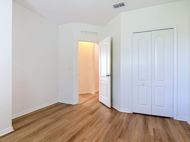 Building Photo - 221 W Fiesta Key Loop
