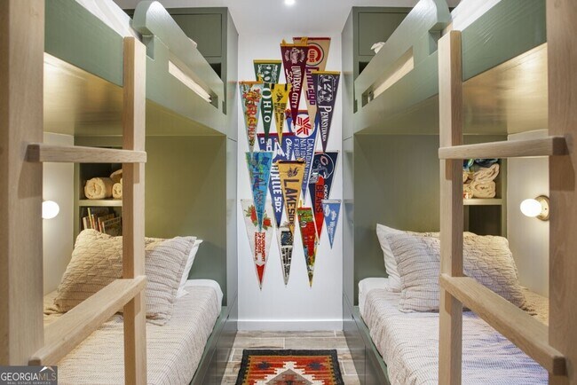 Building Photo - 8885 Bay Dr