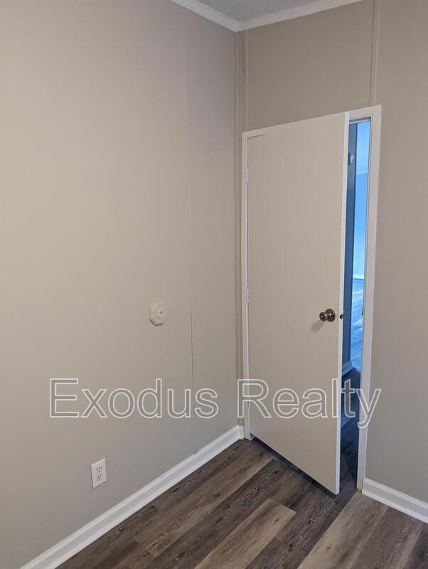 Building Photo - 624 Deer View