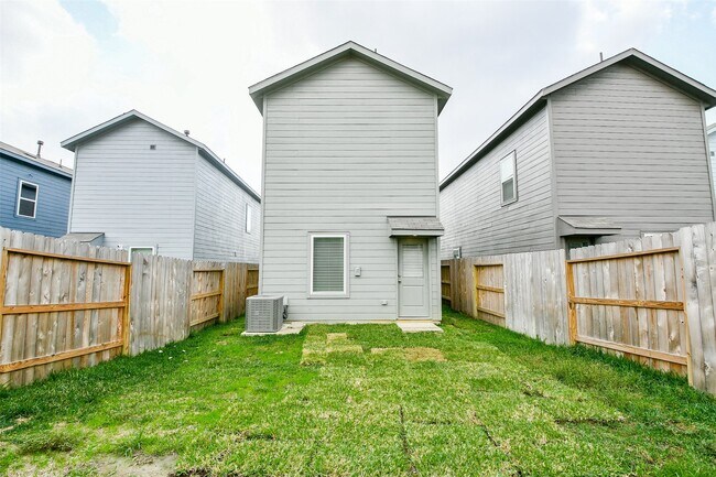 Building Photo - 21325 Carosella Dr