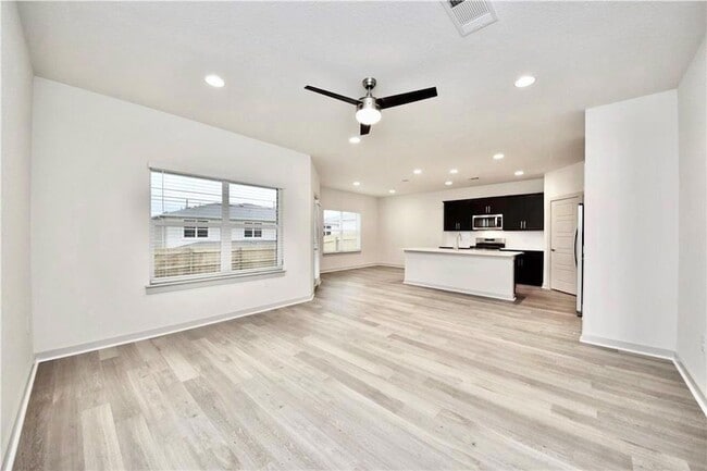 Building Photo - 1056 Winnsboro Lp