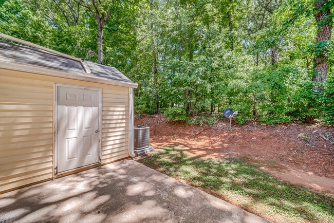 Building Photo - 4084 Hidden Hollow Dr