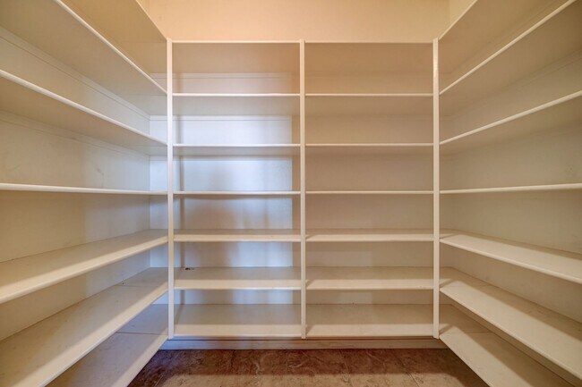 Building Photo - AVAILABLE NOW IN SHAMROCK ESTATES GILBERT!!!
