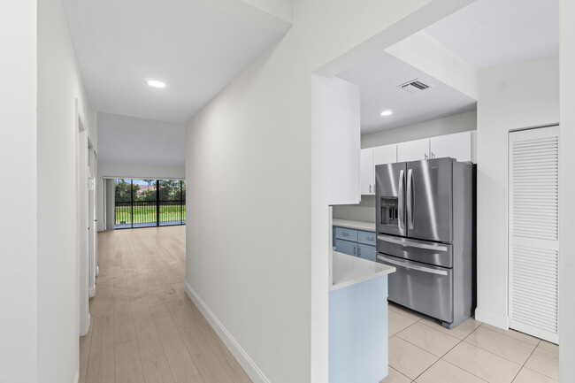 Building Photo - 5054 Golfview Ct