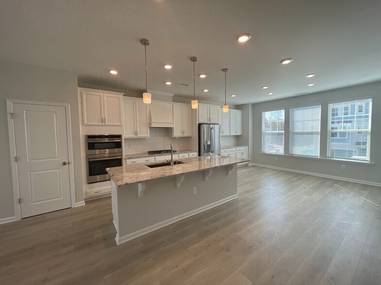 Building Photo - Room in Townhome on Austin Falls Sta
