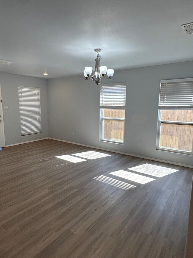 Building Photo - 5515 Kemper St