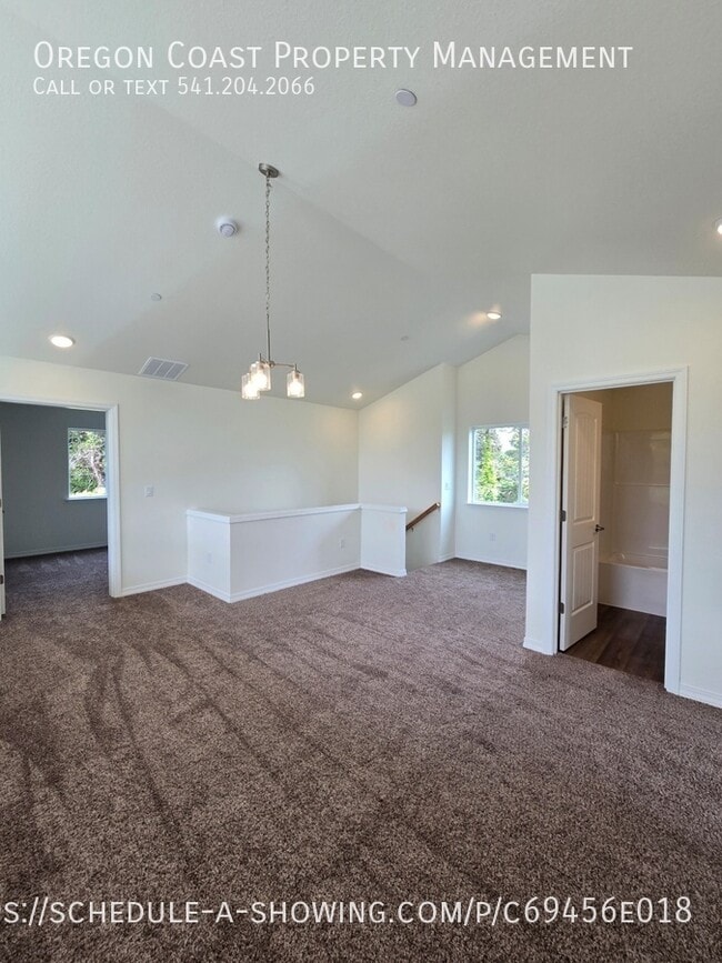 Building Photo - 4822 SW 48th Ct