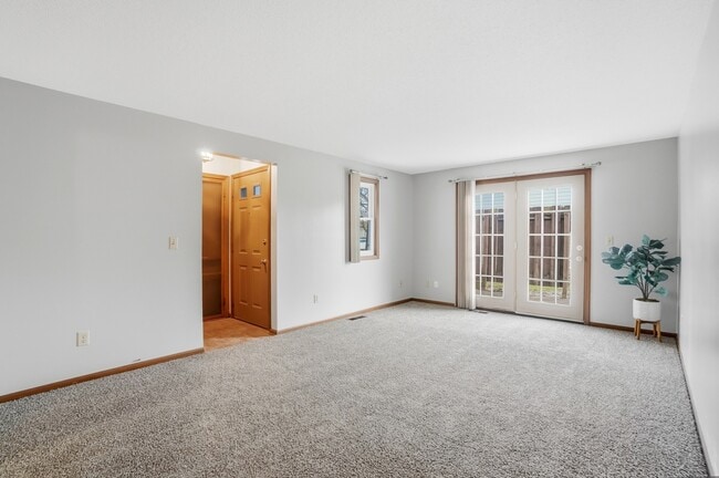 Building Photo - 9412 Vista Park Dr