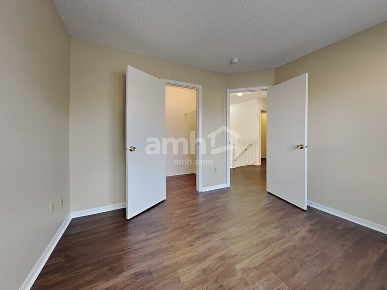 Building Photo - 4323 Autumn Crest Ct